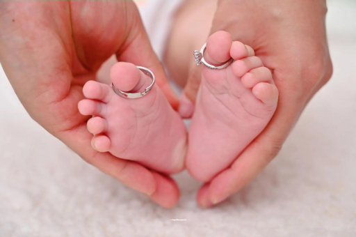 借卵生子咨询孕妇谷丙转氨酶低
